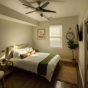 Downtown, contemporary, 2 bedroom, Roof Terrace! 4A